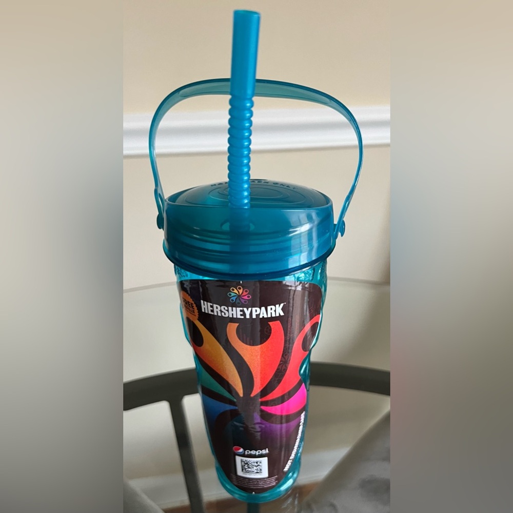 Hershey Park Plastic Water Bottle with Straw